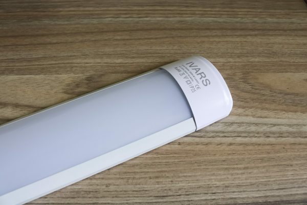 Đèn LED bán nguyệt IVARS 0.6m - 20W